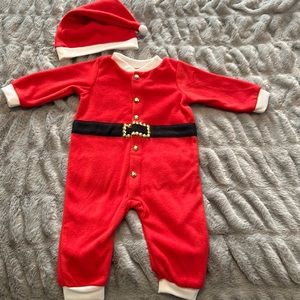 Adorable Santa onesie size 2-4 months brand new